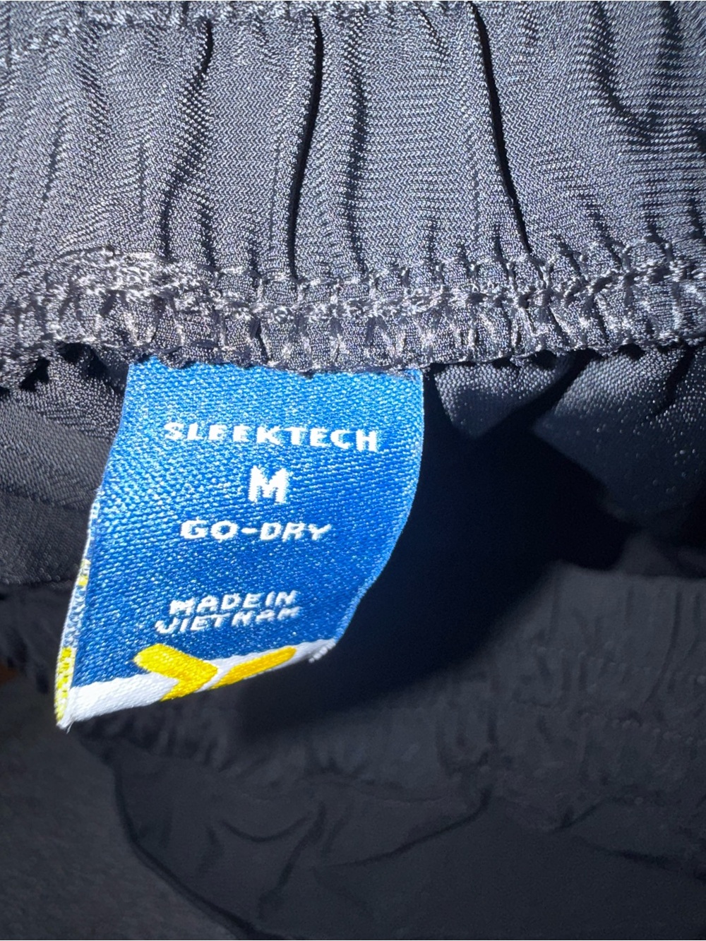 NWOT. Old navy. High-Waisted Sleek Tech Cargo Ankle Pants. Black. Medium. - Picture 4 of 7
